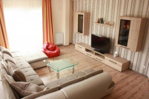 Modernes Ferienhaus mit großer Terrasse in Saal
